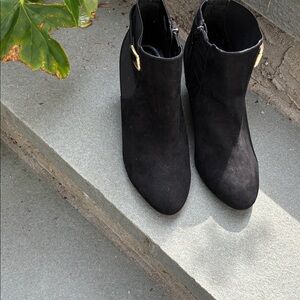 3” Dexflex Comfort Suede Side Zipper Elegant Black Ankle Boots NWOT